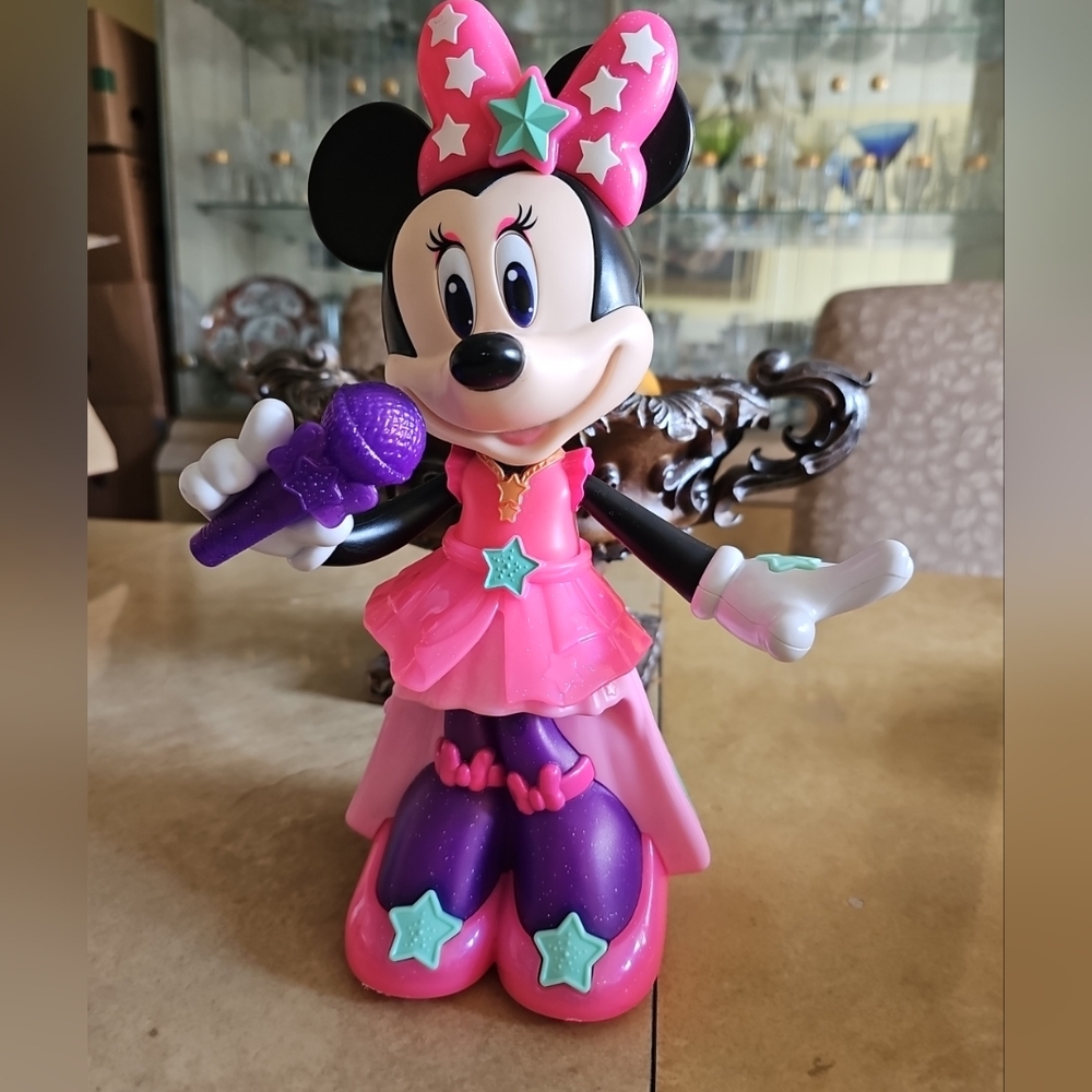 Minnie Mouse Singing Toy -‎ Pink and Purple